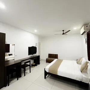 https://white-house-inn.kerala-hotels.net